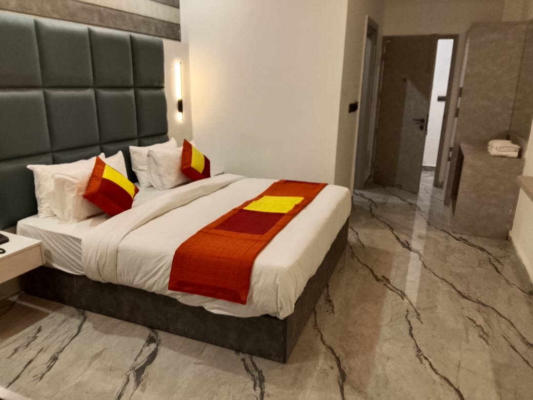 Family Suite Room booking In Karol Bag, Delhi